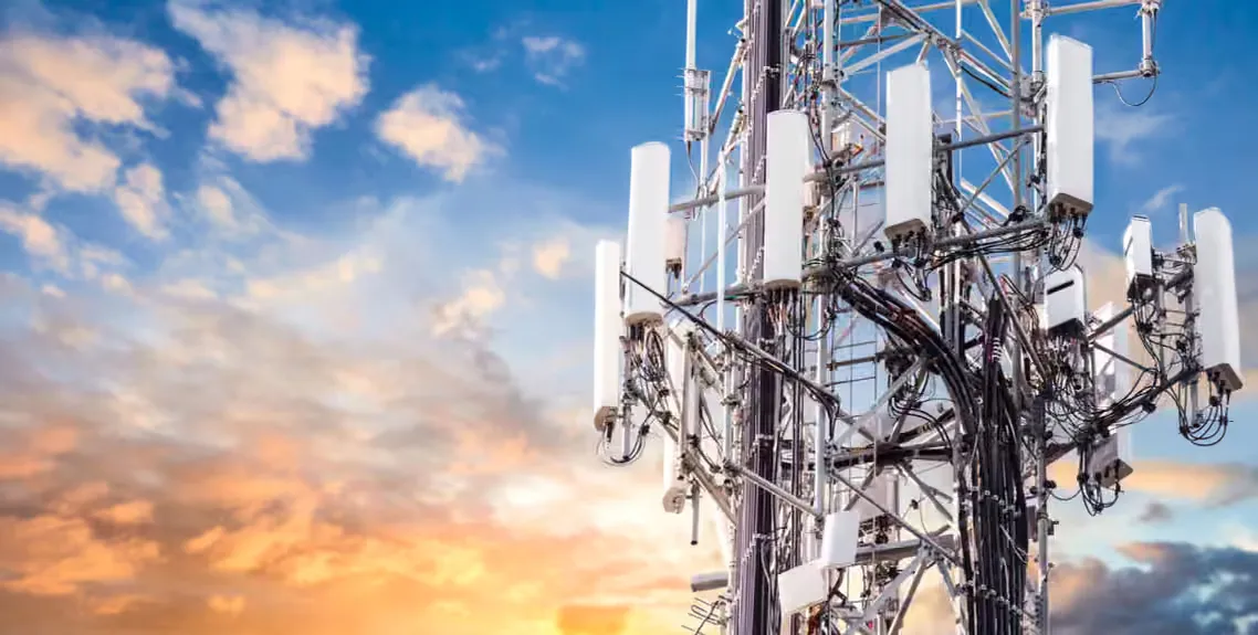 Elon Musk Takes Aim at the Wireless Giants With Massive Infrastructure Play